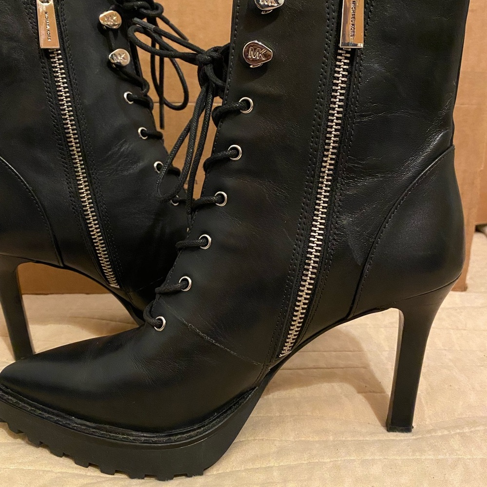 NWT Michael Kors Black Lace Up Boots With 4 Inch Heel. Women's SIZE 6 M